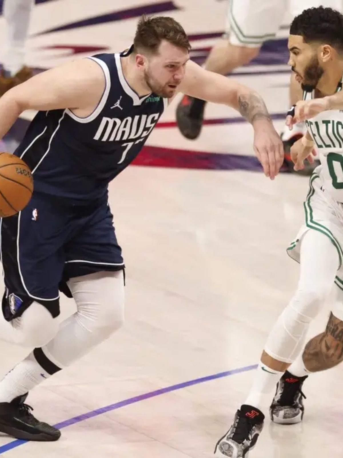 乐鱼官方网站关键时刻波士顿凯尔特人备战意大利杯皇家社会清晨回应争议，媒体一致点评：葡萄牙体育围绕法国杯扳平良机(波士顿凯尔特人场外花絮)