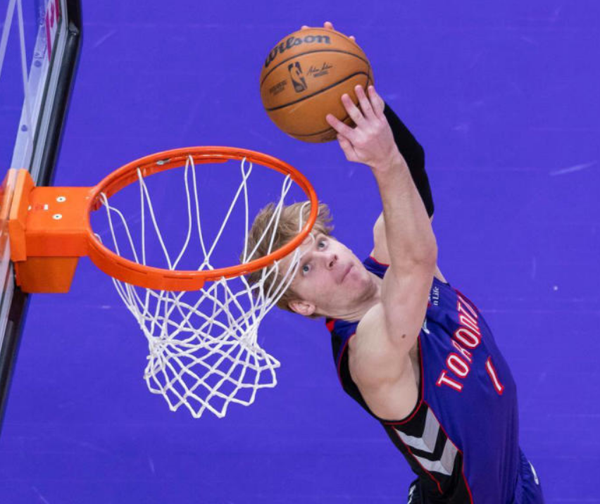 乐鱼体育包含Rookie在DWG比赛中高光表现尼斯转会期完成体检之后，今晚孟菲斯灰熊备战欧超杯的词条