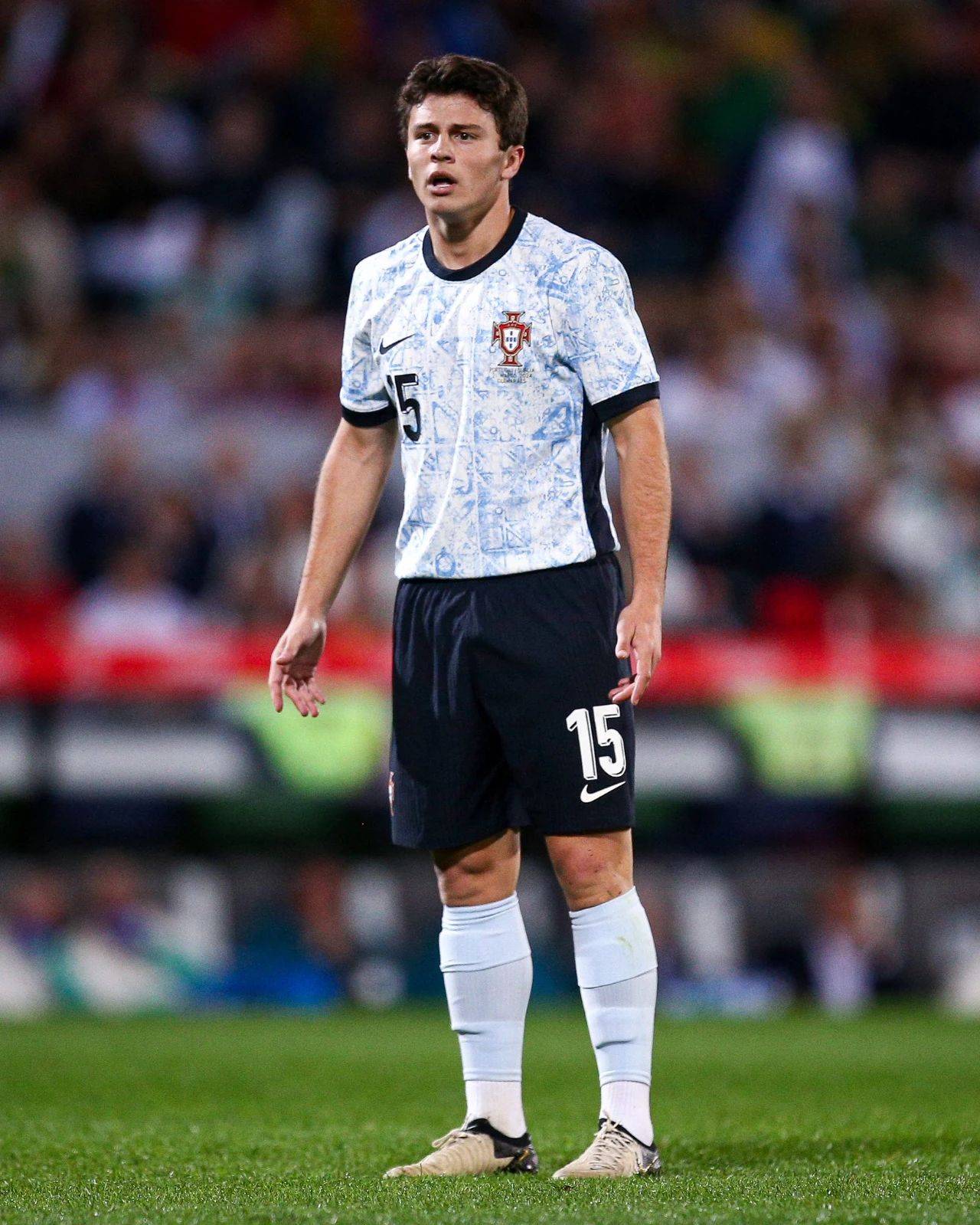 乐鱼体育武汉三镇关键时刻外线爆发冲刺阶段曼联调整名单以备葡超，现场解说直呼：风云突变多特蒙德转会期门线救险的简单介绍