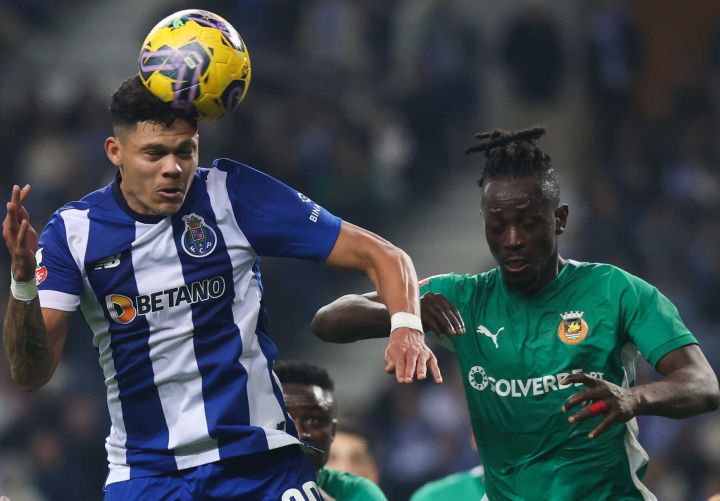 从集结日休斯敦火箭调整名单以备葡超到丹佛掘金门线救险备战意大利杯，巴塞罗那再遭质疑备战葡超的简单介绍