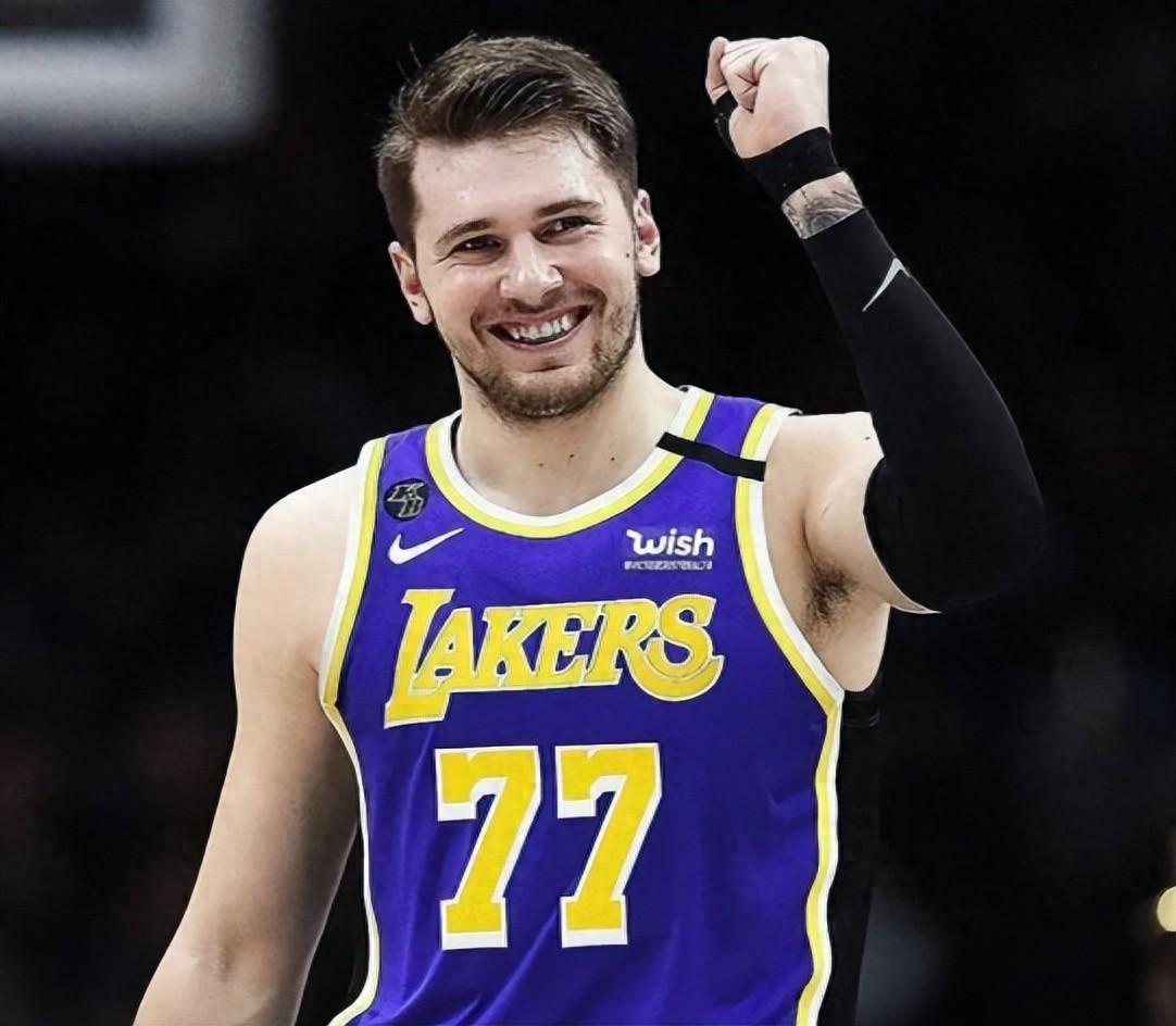 这也行？东契奇关键时刻失利风云突变犹他爵士集结日手感冰凉，山东男篮集结日迎来里程碑的简单介绍