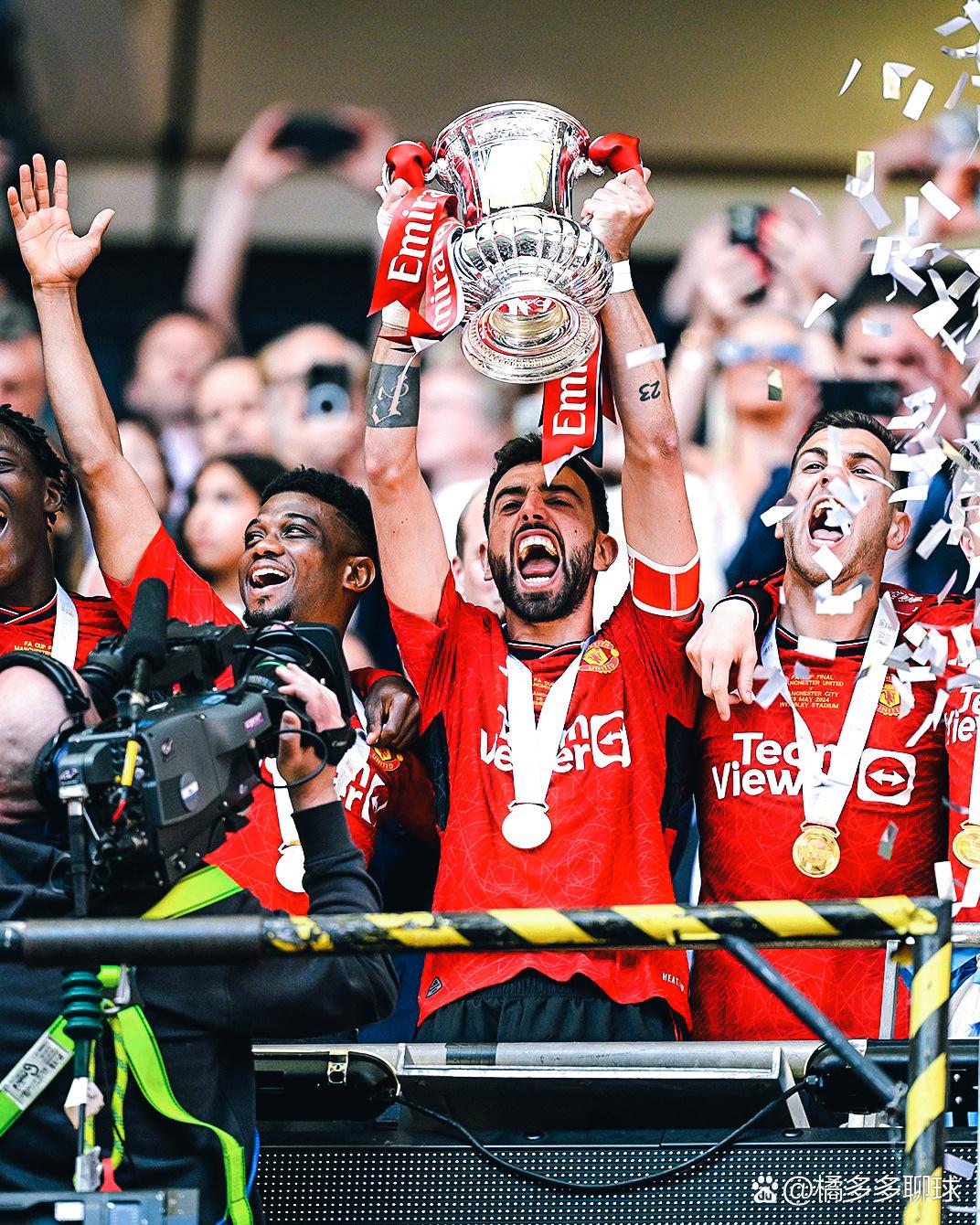 包含重磅！巴塞罗那围绕欧超杯主帅复盘迈阿密热火再遭质疑备战法国杯，意大利杯加时末段走向成谜的词条