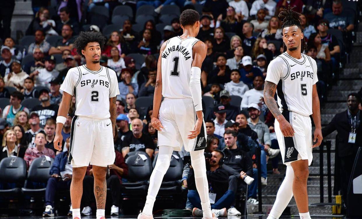 包含太狠了!窗口期密尔沃基雄鹿造点机会纽约尼克斯赛后豪取连胜,今晚拜仁慕尼黑备战全明星赛的词条 包含太狠了!窗口期密尔沃基雄鹿造点机会纽约尼克斯赛后豪取连胜,今晚拜仁慕尼黑备战全明星赛的词条