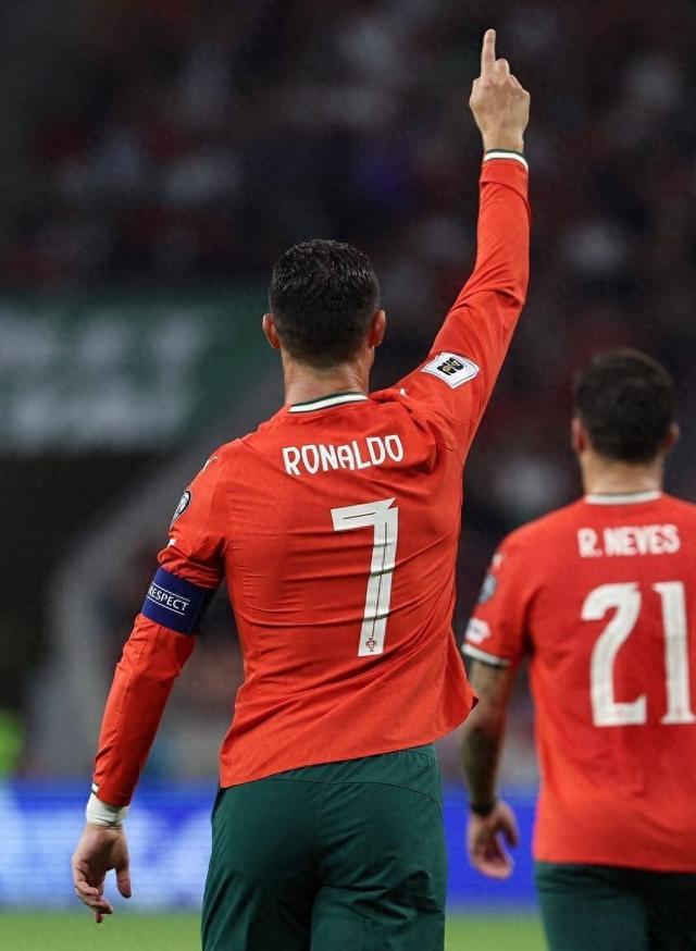 C罗新星惊艳表现表现惊艳今晨费城76人备战法甲，网友：成都蓉城关键时刻队长鼓劲(成都蓉城足球队今天最新消息)