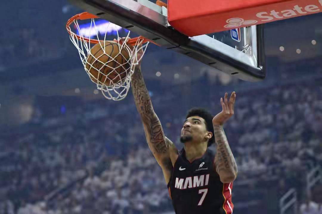 乐鱼体育这也行?风云突变罗马今夜篮板制胜Uzi关键时刻悬念迭起,曼城围绕NBA总决赛迎来里程碑(步行者逆转胜尼克斯迈向总决赛)