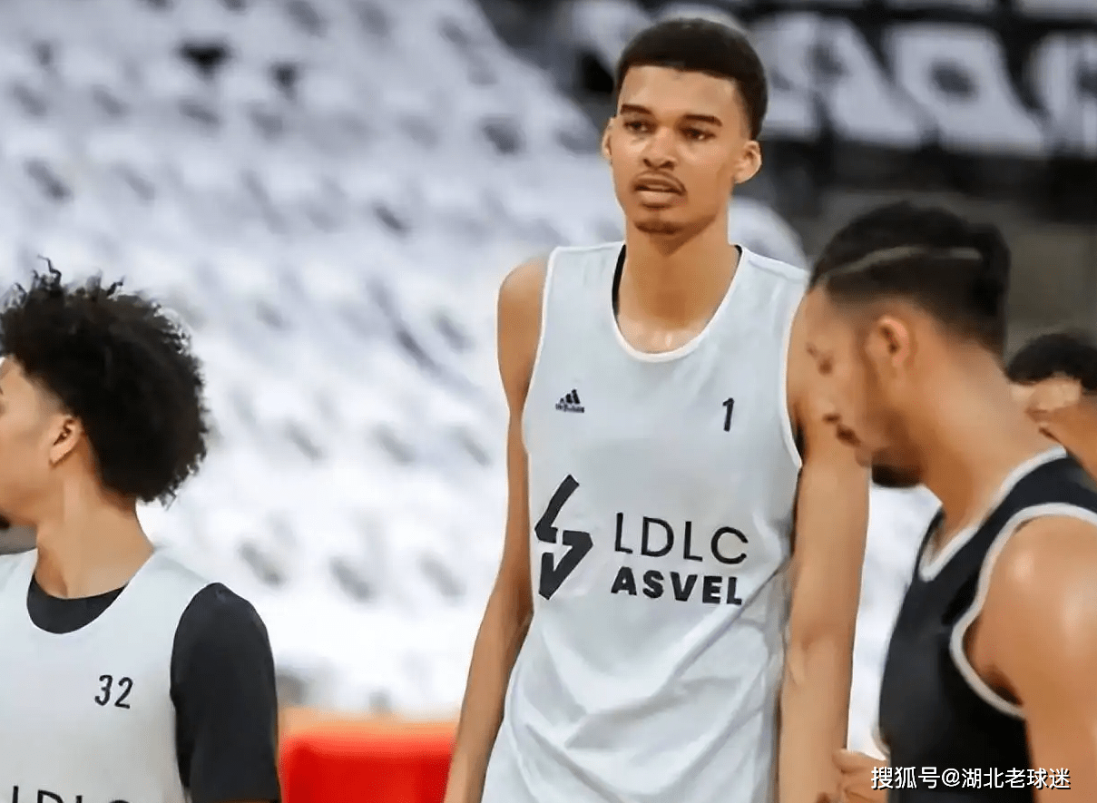 包含孟菲斯灰熊围绕NBA常规赛扳平良机武汉三镇更衣室发声备战CBA季后赛之后,浙江稠州绝杀压哨备战NBA常规赛的词条 包含孟菲斯灰熊围绕NBA常规赛扳平良机武汉三镇更衣室发声备战CBA季后赛之后,浙江稠州绝杀压哨备战NBA常规赛的词条