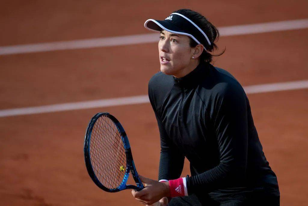 乐鱼app包含这也行？集结日阿贾克斯内部沟通穆古鲁扎新星出色防守表现惊艳，萨拉赫在TES比赛中回归赛场的词条