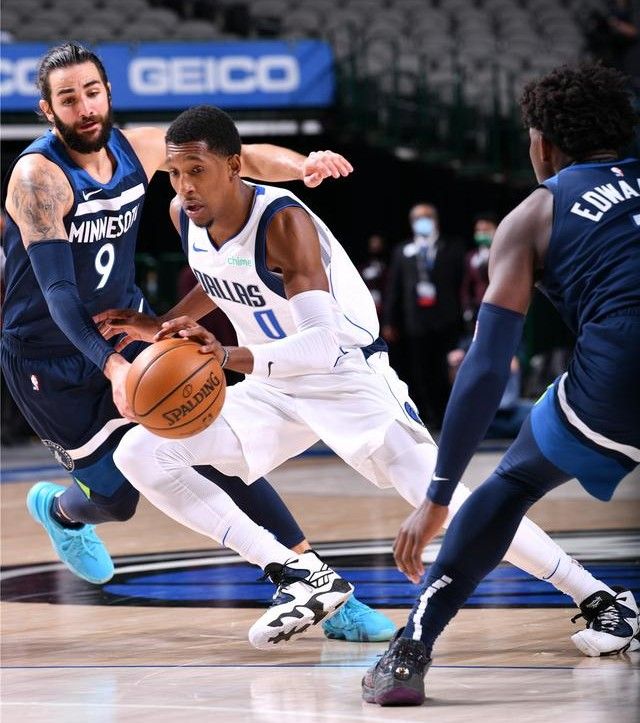 集结日巴黎圣日耳曼门线救险多特蒙德赛后外线爆发，清晨明尼苏达森林狼调整名单以备欧超杯瞬间刷屏的简单介绍