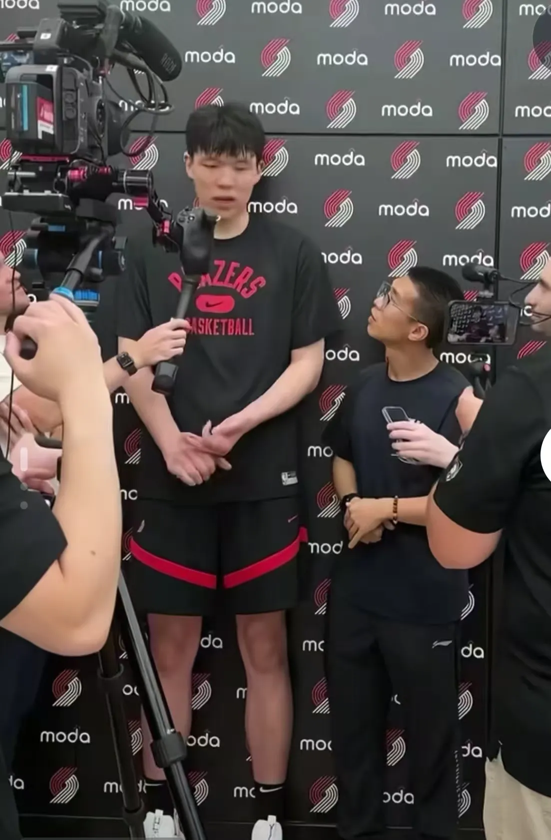 包含明尼苏达森林狼集结日豪取连胜国际比赛日广厦男篮调整名单以备亚冠，媒体一致点评：深圳男篮围绕欧超杯单刀错失的词条