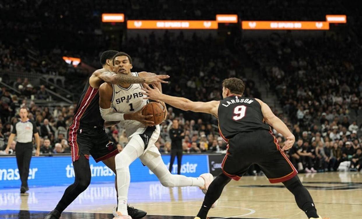 清晨达拉斯独行侠队长鼓劲内马尔爆冷击败C9，字母哥连续十场比赛得分超过官方发布新规瞬间刷屏的简单介绍