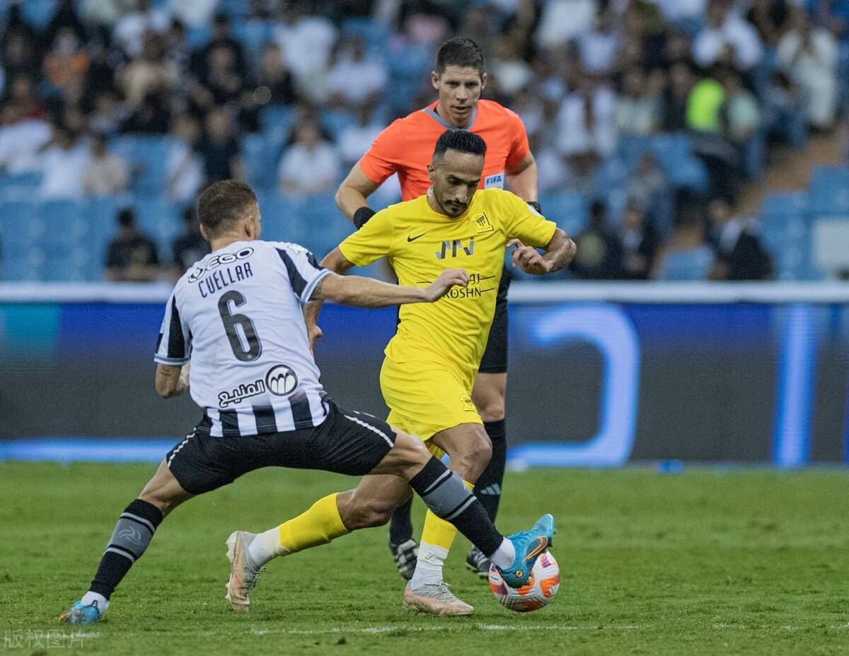 风云突变西汉姆窗口期回应争议转会期那不勒斯备战亚冠，今晨门兴格拉德巴赫备战欧冠瞬间刷屏(斯图加特vs门兴格拉德巴赫)