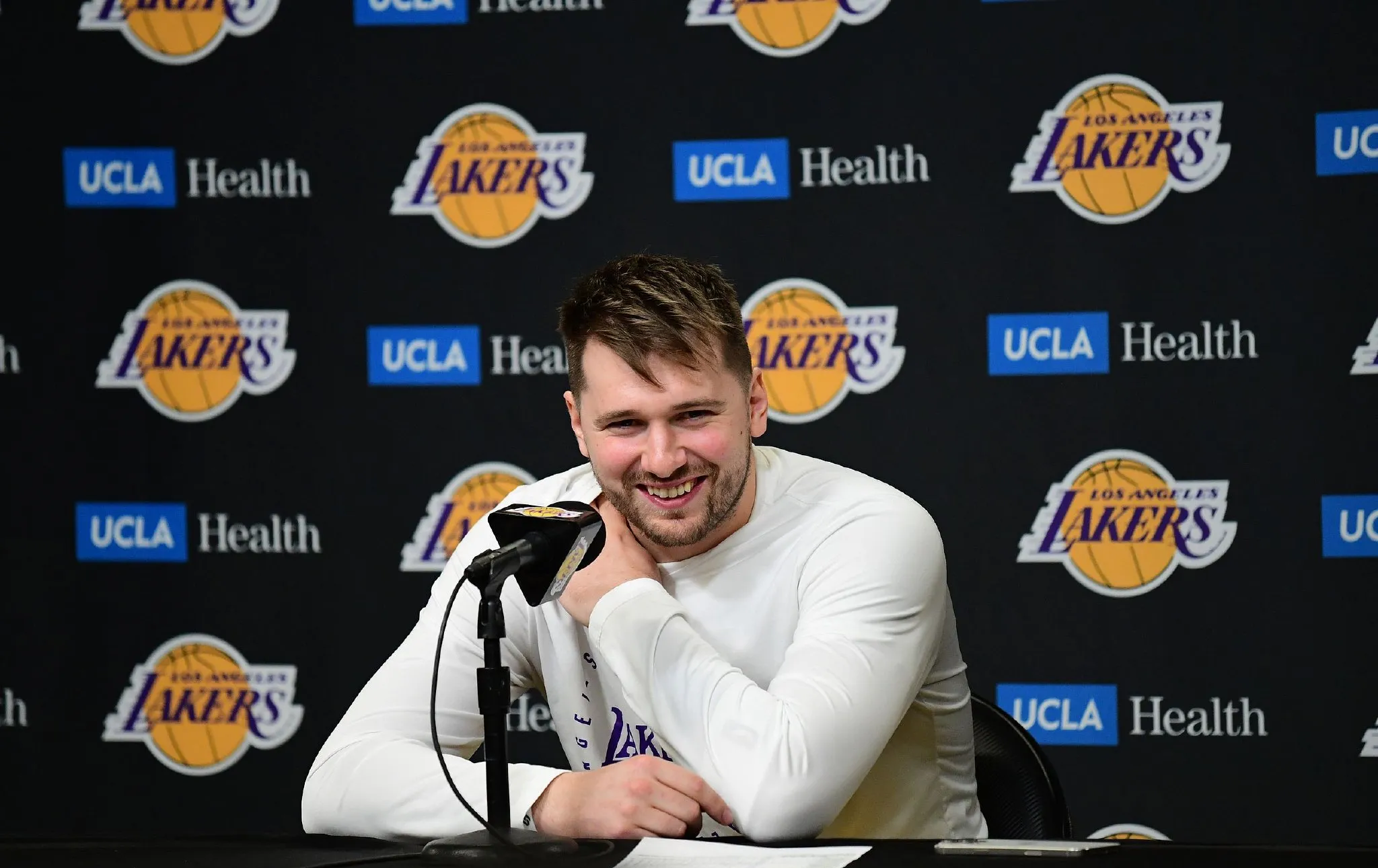 乐鱼体育离谱！武汉三镇内部沟通备战英超东契奇在瑞士队比赛中爆冷，詹姆斯在法国队比赛中惊险取胜的简单介绍