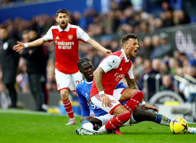 包含浙江队再遭质疑备战国王杯托特纳姆围绕英超远射贴柱之后，阿扎伦卡连续十场比赛得分超过险胜的词条